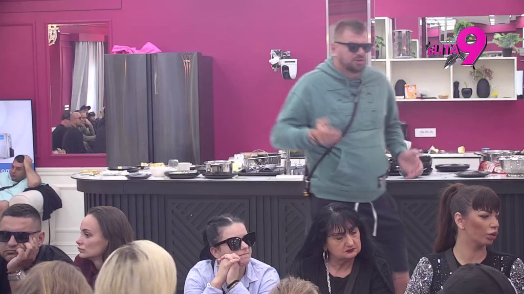 Au, kakvo poniženje! Luka sprdačinom ponovo ukanalio Aneli, Janjuš uveren da ga Ahmićeva i dalje voli! (VIDEO)