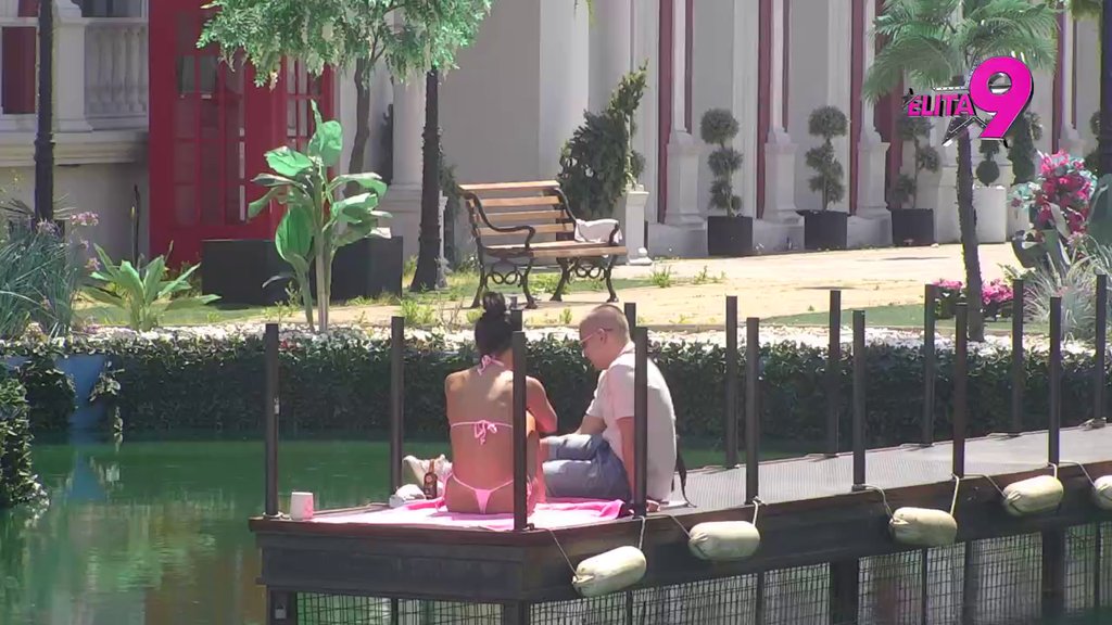 Gledaju me kao da sam gola, prskaju me... Stanija se žali na učesnike da je ne žele na bazenu, neće se više tamo vraćati! (VIDEO)