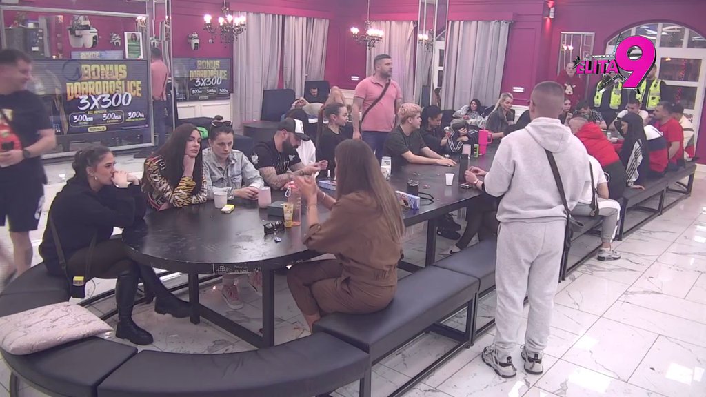 NAKARADO NAKARADNA! Aneli zarežala na Asmina nakon što je iskazao stav da ga napada jer je priznao emocije prema Maji! (VIDEO)