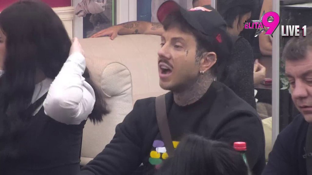 Ponosno poneo titulu najrealnijeg u ljubavi: Anđelo odlučio da više ne gubi vreme, doneo neočekivanu odluku (VIDEO)