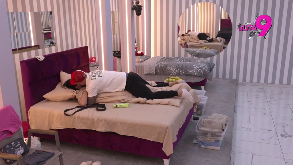 Malo patetike za sve iz publike: Luka očas poslao obrlatio Anitu, ona pala na tri poljupca! (VIDEO)