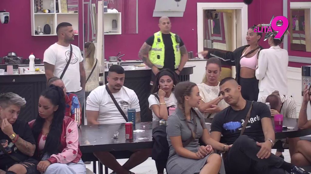 NISI VIĐALA DETE TRI GODINE JER SI ZARAĐIVALA NA KONTO MOG IMENA: Stanija demolirala Aneli zbog njenog majčinstva, pa joj poručila: Idi kod Filipa i vaćari se, majko (VIDEO)
