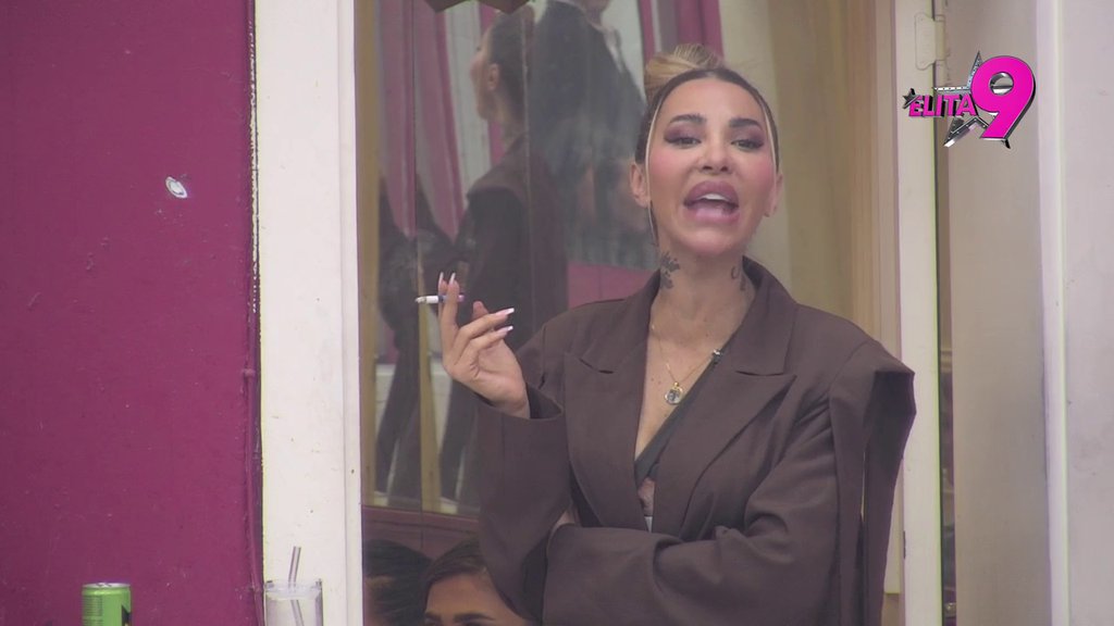 Mrš folirantkinjo raspala: Stanija bez zadrške brutalno gazi Aneli Ahmić, više ne može da trpi njenu foliražu! (VIDEO)