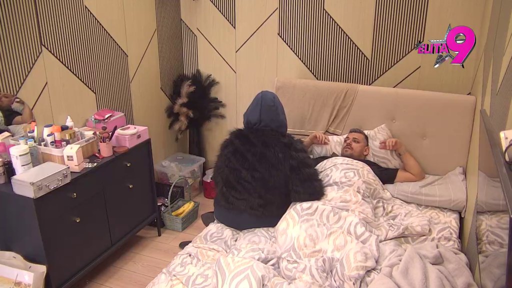 Pojela ga sujeta: Bora urniše Anastasiju jer ne može da akcija kao Filip Đukić, ponovo je vređa za sve pare! (VIDEO)