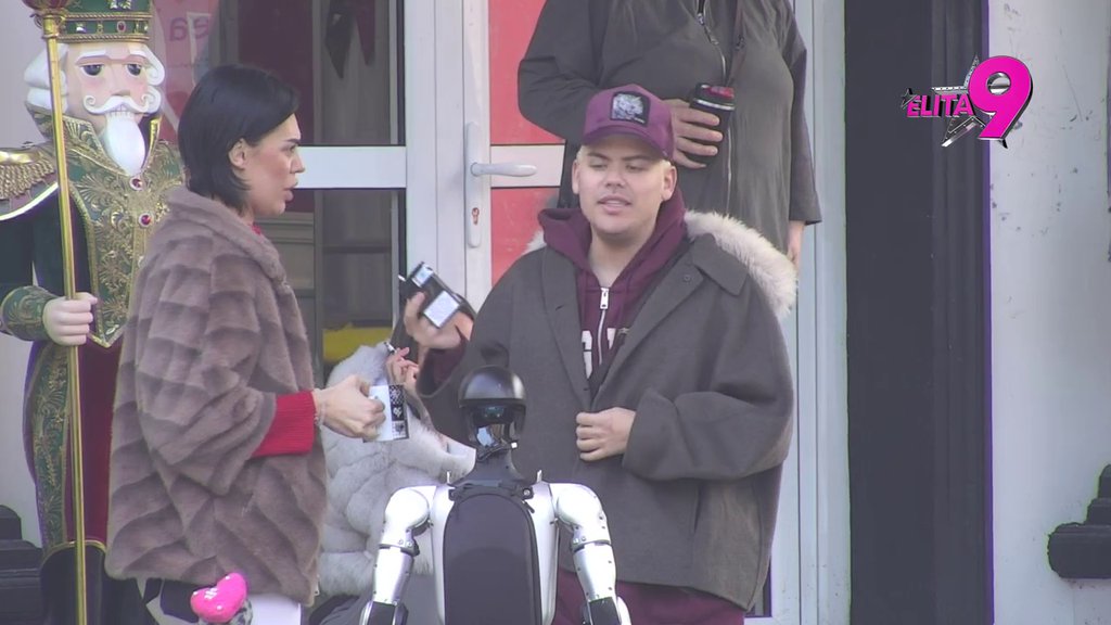 SPALIĆU JE CELU! Uroš se žalio Toši jer mu je Anita upropastila kosu, robot mu poručio da se tako BLANŠIRA SAMO BROKOLI! (VIDEO)