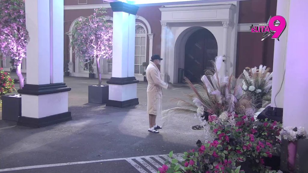 Ti si najveći blam: Terza iz petnih žila urla na Minu, haos u spavaćoj sobi! (VIDEO)