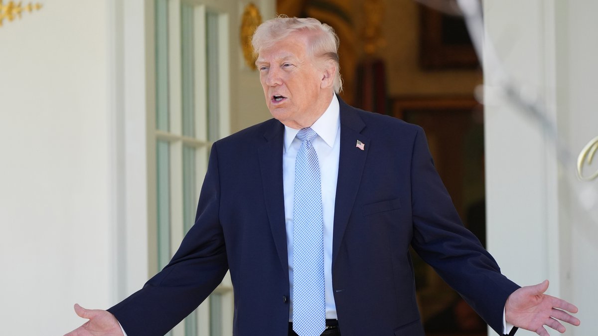 NOĆAS NIJE BIO PRVI, OVO SU SVI POKUŠAJI ATENTATA NA DONALDA TRAMPA: Hronologija napada koji su uticali na istoriju Amerike (VIDEO)