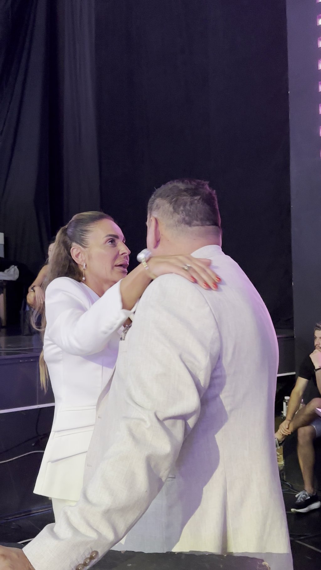 Kačavenda grli i ljubi Takija kao svog najrođenijeg! Majin otac u prisnom odnosu sa Milenom, kamere su sve zabeležile! (PAPARACO)