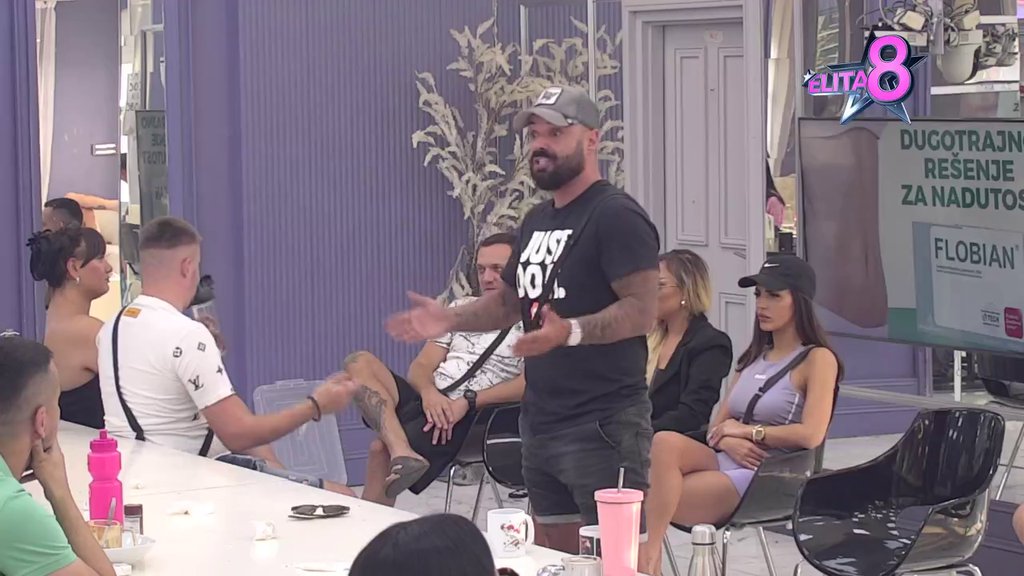Sedeo sam na dve stolice: Luka sklopio sve kockice, pa shvatio da se igrao sa Aneli, ona ga sačekala sa osmehom! (VIDEO)