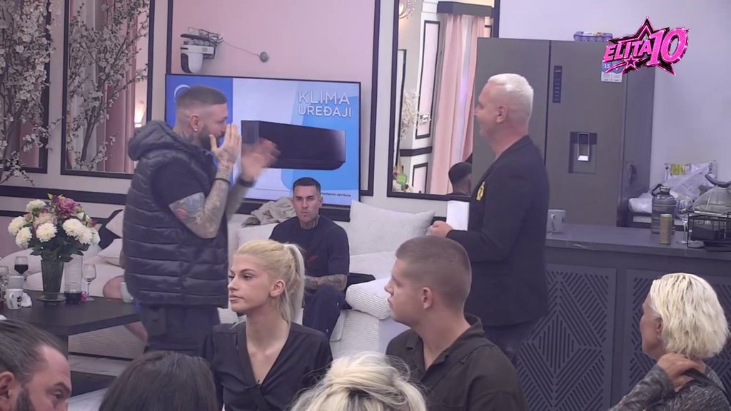 Haos u Beloj kući: Karić obelodanio da su Anđela i Mensur bili intimni u Budvi, ona mu odmah uterala kontru i dokazala da ga drži u šaci! (VIDEO)