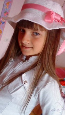 Ovo je put bez povratka! Lice koje se više ne prepoznaje: Evo kako je izgledala Anja Todorović pre estetskih zahvata, a danas je prava BOMBA (FOTO)