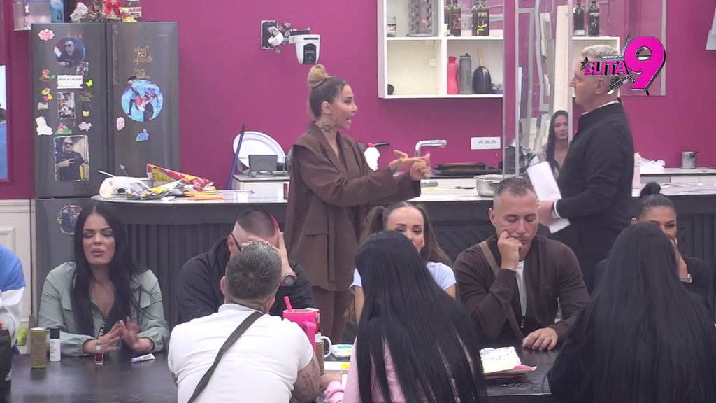 Pogazila si sve svoje reči o njemu, postupcima: Janjuš stavio Aneli do znanja gde je pogrešila u vezi Asmina, pa je Stanija prozvala bivšeg da služi samo da ZAGOLICA (VIDEO)