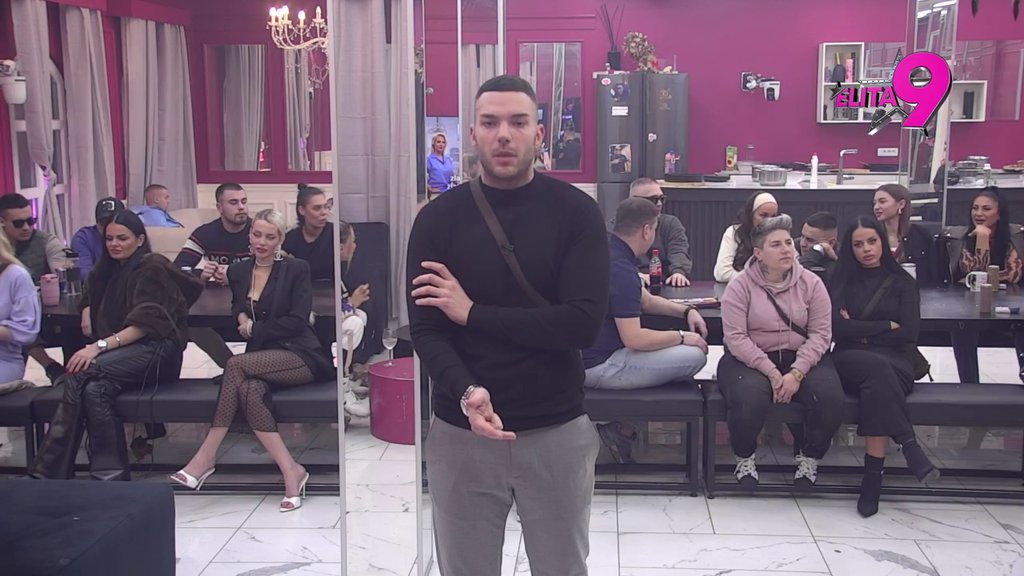 U krevetu sam je lizao po vratu: Anđelo priznao u kom izdanju ga Kačavenda najviše loži, otkrio da je Krstijan Grej za njega i njegove fetiša mala beba! (VIDEO)