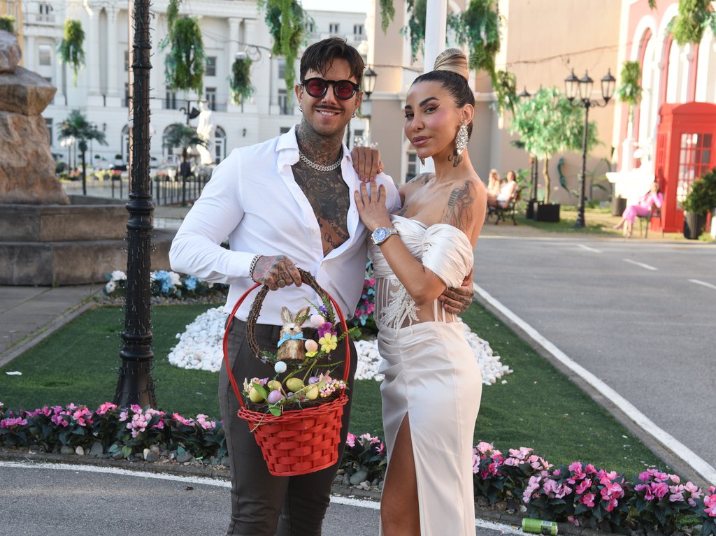 Lepi brka prigrlio lavicu, a Luka umire od smeha! Aneli između dve vatre, bivši verenik i budući dečko rzme uz rame, a Ahmićka se okrenula NJEMU! (FOTO)