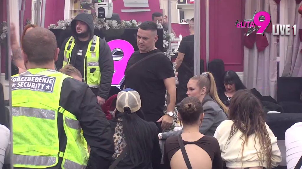 Karambol u Eliti: Terza iz petnih žila zaurlao na Bebicu i isprozivao mu celu familiju, Kačavenda aktivirala vređalicu i urnisala ih brutalnim rečima! (VIDEO)