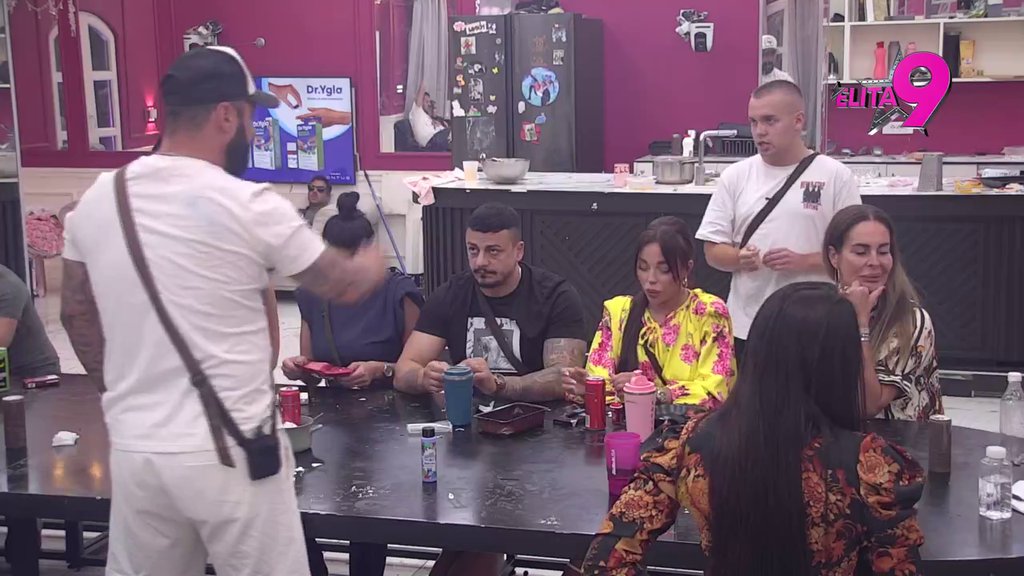 ONA JE TA KOJA JE PRIZNALA EMOCIJE PREMA ASMINU: Luka javno osporio Aneline tvrdnje, pa Dača ušao u sukob sa njim! (VIDEO)