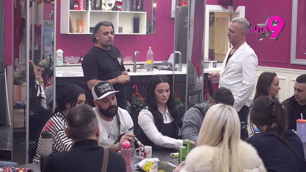 Haos za stolom! Bora podivljao zbog Boginje i Anastasije, ona ga odrukala kod Đukića: Pričao je za tebe da si GEJ (VIDEO)