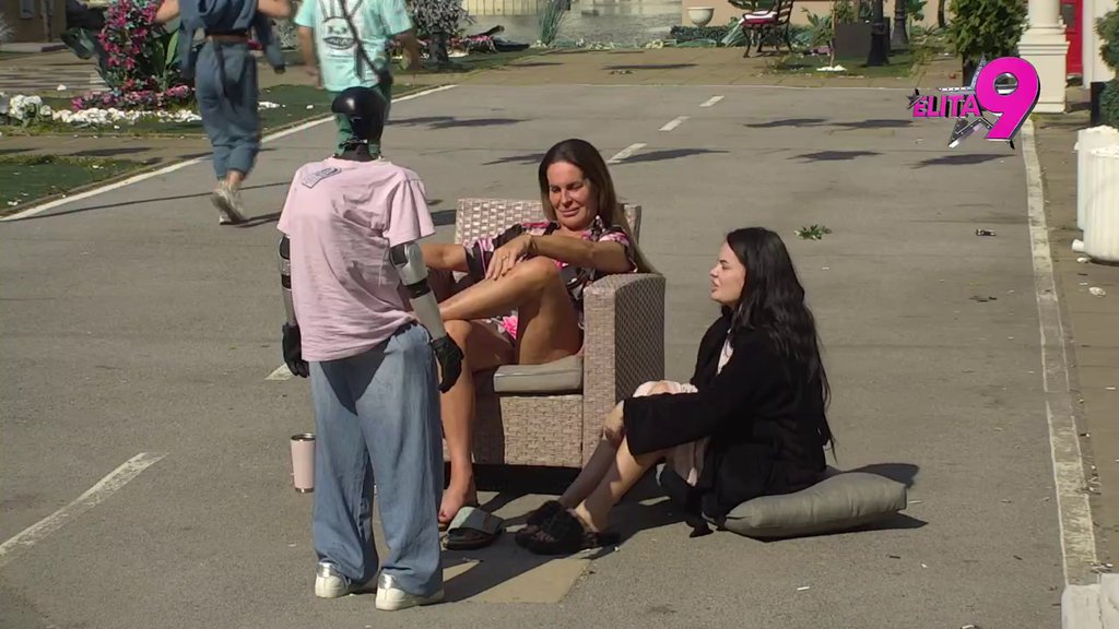 Zamišljam moju decu kako se šunjaju po gradu... Kačavenda priznala da se plaši reakcija sinova zbog naslova koji izglaze o njoj! (VIDEO)