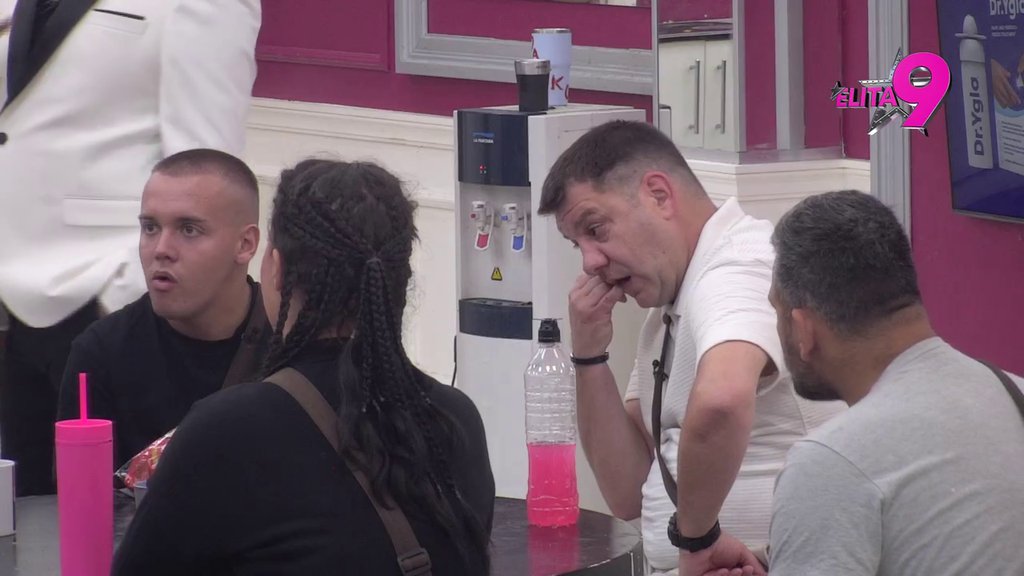 Kleo se da nikada neće da je ljubi u usta da ne bi ljubio Danetovu kilu: Asmin i Terza udružili snage protiv Ivana, pale teške reči! (VIDEO)