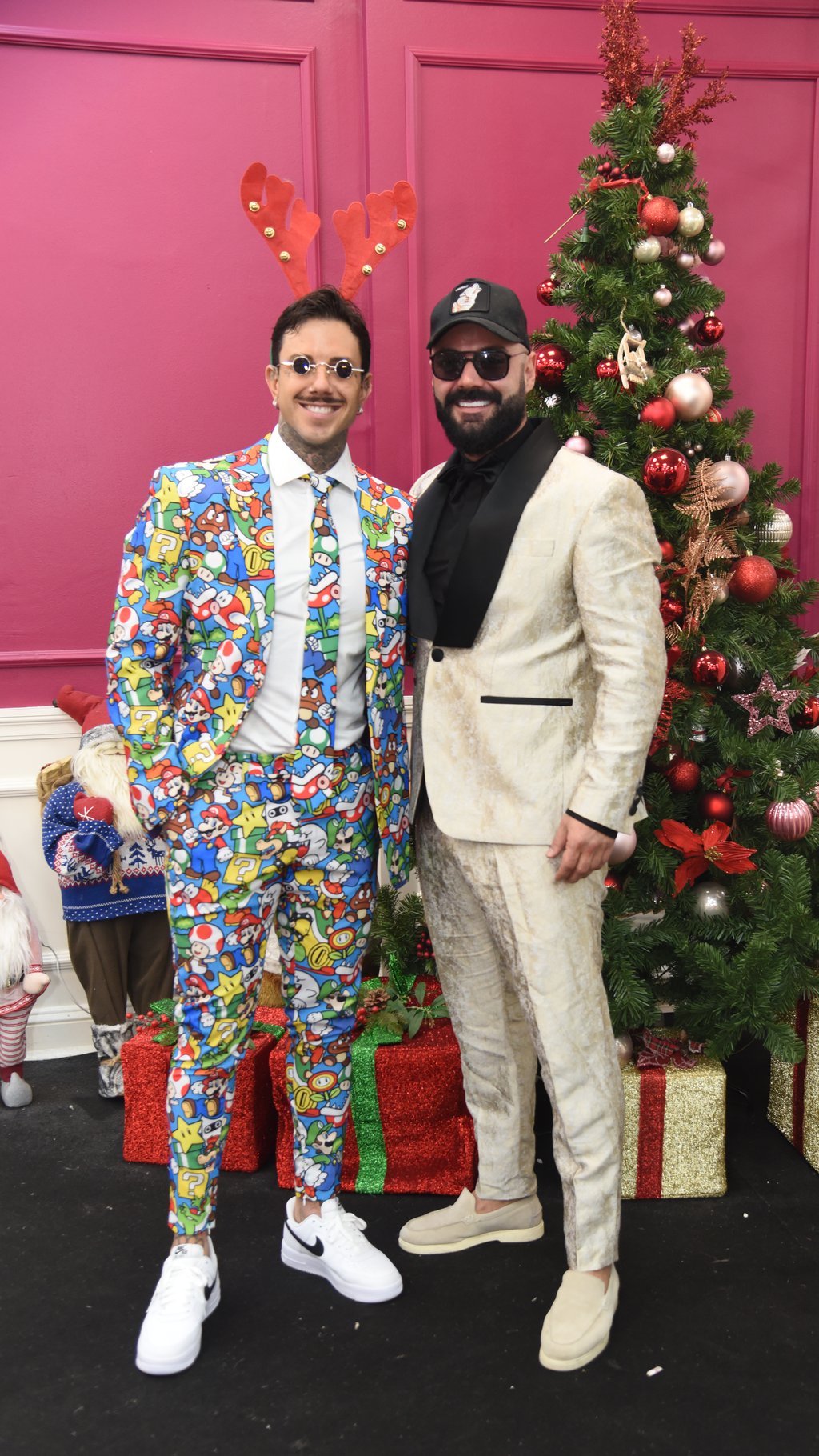 RAME UZ RAME! Podelili devojku, pa što ne bi kadar?! Đukić i Luka bez problema stali pred objektiv, bez grama sujeta! (FOTO)