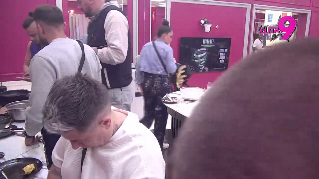 UHVAĆEN U PREVARI! Terza ukrao i sakrio tiganj misleći da ga niko ne vidi, a onda se napravio TOTALNO LUD (VIDEO)