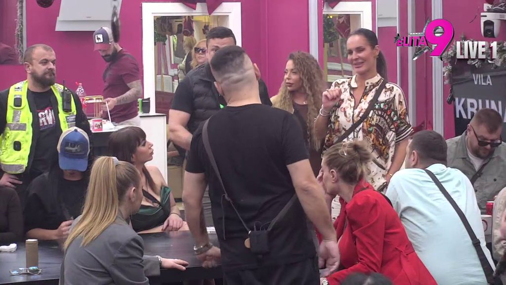 Karambol u Eliti: Terza iz petnih žila zaurlao na Bebicu i isprozivao mu celu familiju, Kačavenda aktivirala vređalicu i urnisala ih brutalnim rečima! (VIDEO)