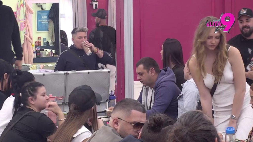 IMAŠ STRAH DA PRIČAŠ! Matora ukopala Pečenicu, pa i nju ponizila: Tračara si, znaš da pustiš SLONOVO UVO! (VIDEO)