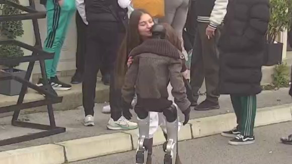 ON JOJ JE ZADNJA NADA: Sara Stojanović nakon propale veze sa Luksom, rešila da zavede Tošu! (VIDEO)