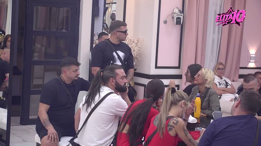Karić pokušao da ponizi Lauru, ona ga jednom rečenicom podsetila na to šta su imali napolju (VIDEO)