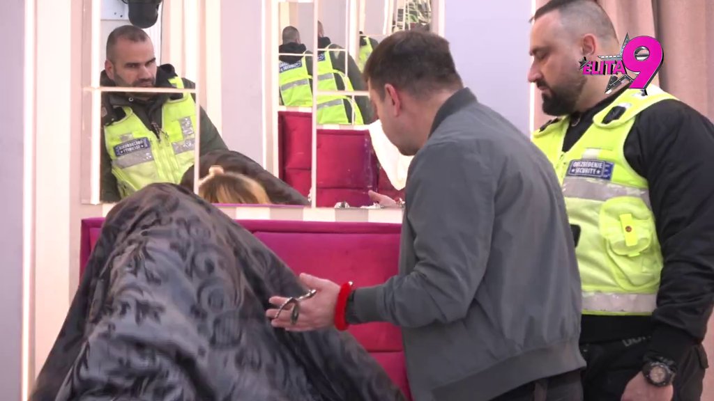 Mama ti vezuje lavove lisicama: Opšti haos Ivana i Aneli u kući Odabranih, sve gori od uvreda! (VIDEO)