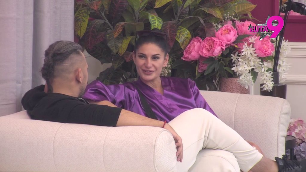 Isparava na alkohol i piletinu: Bora počeo Jakšićki da se jada zbog problema s Anastasijom, ona umire od smeha! (VIDEO)