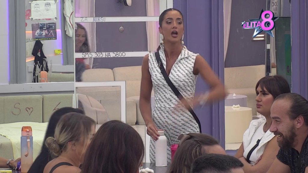 Anđela želi da ugrozi Karićevu vezu po svaku cenu: Optužila ga da mesecima flertuje sa Sofi, on pobesneo kao ris i unakazio je! (VIDEO)