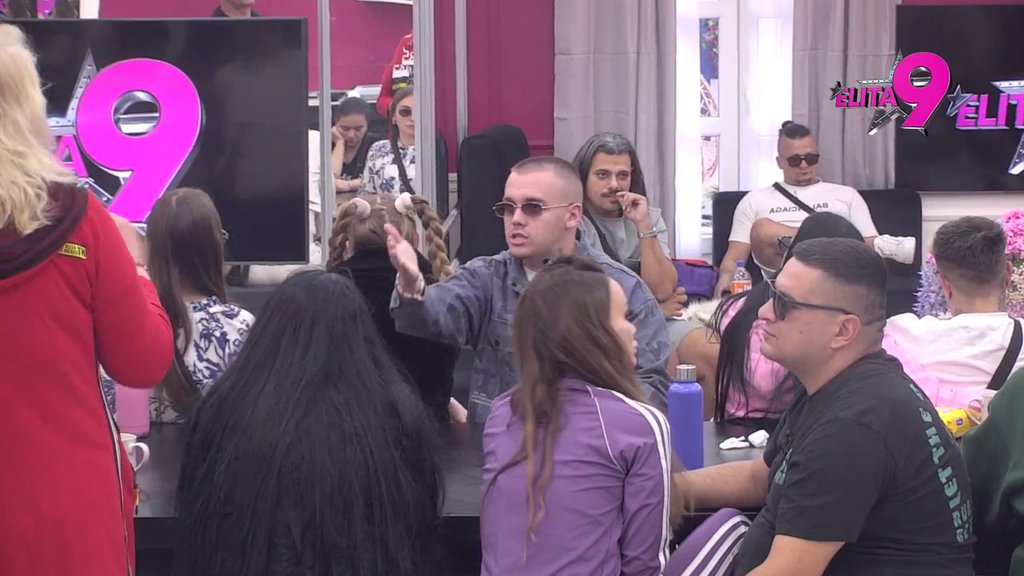 LETI PERJE NA SVE STRANE: Kačavenda i Mina osule rafal po Zorici, Dača se umešao, pa joj sasuo sve u lice! (VIDEO)