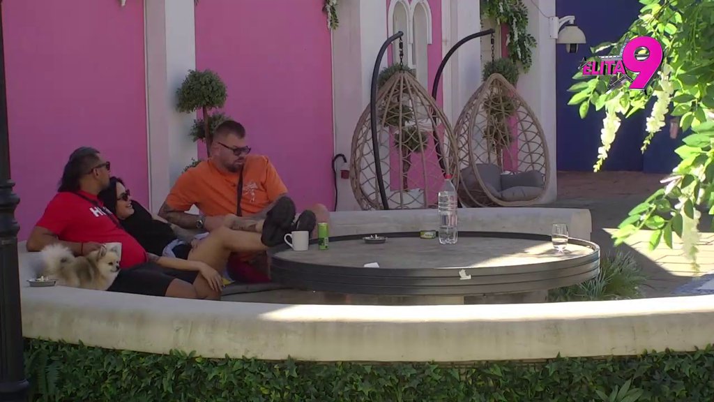 PROSLAVIĆE RAZVOD ZAJEDNO U LJUBAVI?! Sara Raičević se topi u zagrljaju Bore Santane, varnice sevaju na sve strane! (VIDEO)
