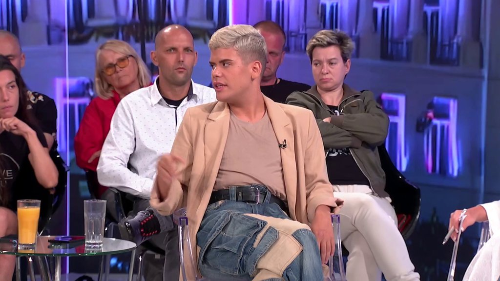 KETI SE UKLJUČILA U EMISIJU! Otkrila da je Gastozu pisala poruke, a on joj nije odgovarao: Nenad odmah obelodanio prepisku! Evo šta bivša učesnica Elite nakon svega misli o Anđeli (VIDEO)