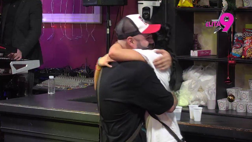 BLAM: Aneli ne može da ostane imuna na vrele poljupce Anite i Luke! (VIDEO)