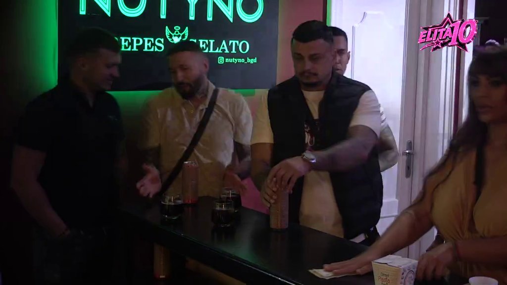 NJEGOVOJ SREĆI NIJE BILO KRAJA! Ša pukao od sreće kad je čuo svoju pesmu, ne skida osmeh sa lica (VIDEO)