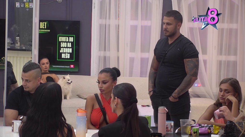 Urotile se protiv nje! Sandra, Ena i Kačavenda udarile nikad niže na Aneli, Čolićeva žestoko zaurlala: Imaš rupe u glavi od aftera gde ti sprc*vaju decu (VIDEO)