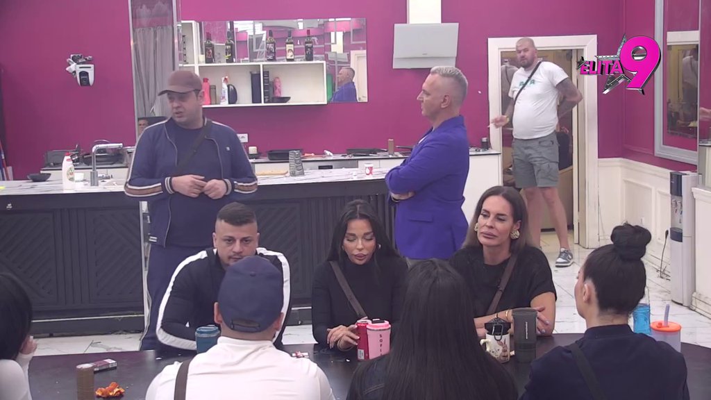 KLUPKO SE ODMOTAVA! Učesnici udruženim sagama opleli po Durdžiću zbog Nore i Aneli! (VIDEO)