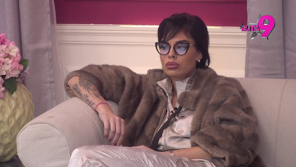 Hitno oglašavanje Anitine PR službe posle tvrdnji Mine Vrbaški da joj se poveravala o tajnoj šemi s Reljom Popovićem