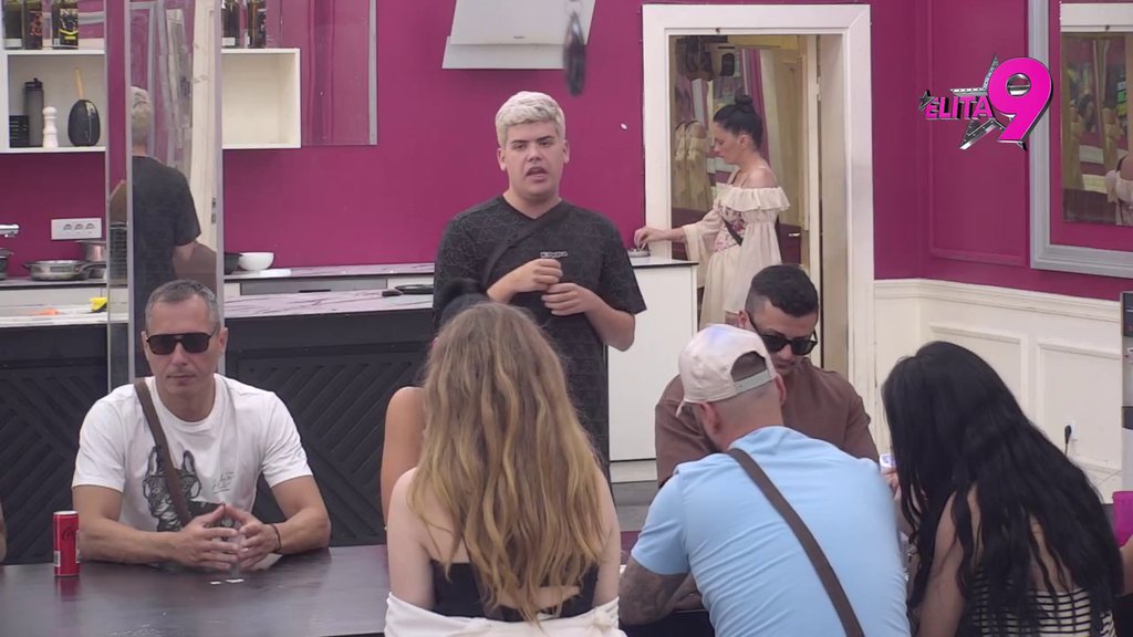 Ti si sitni lopov, mufljuz, u inat Aneli si napravio Aniti dete! Uroš se ne zaustavlja, zalepio za dno Luku i Stanojlovićevu! (VIDEO)