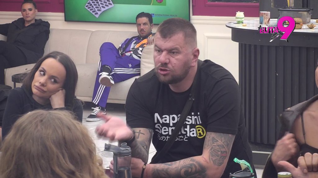 NEZAPAMĆENI HAOS! Ivan Marinković napljuvao Aneli kao nikad do sad: Najveće zlo koje je šetalo svetom! Ahmićeva mu odmah udarila na očinstvo! (VIDEO)