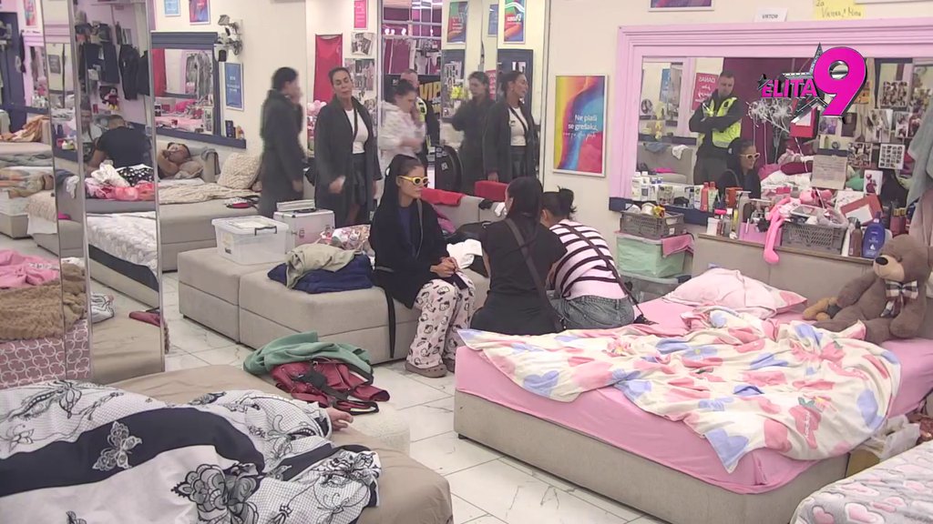 Prekipelo joj: Kačavenda iz petnih žila urla na Minu, više joj je muka od njenoj ponašanja! (VIDEO)