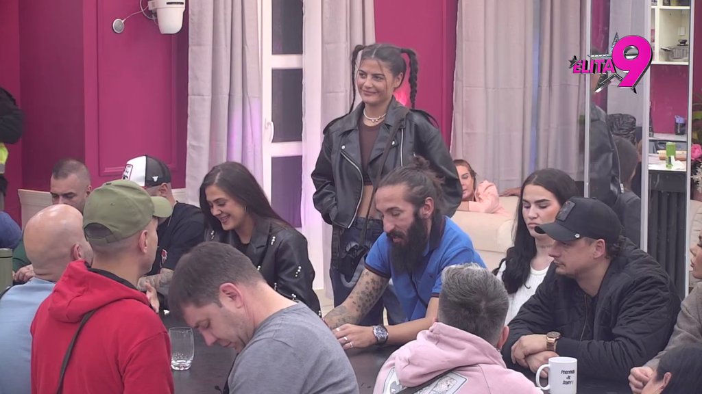 Opa! Boginja se javno obratila Branku Živiću, otkrila da li ima šanse kod nje, Sara traži način da se uvuče Aniti (VIDEO)