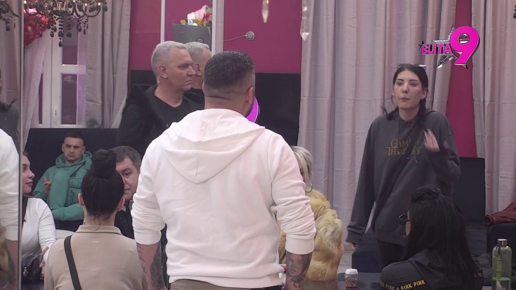 Ne oseća potrebu da zaštiti verenicu! Veza Hane i Neria na klimavim nogama, Asmin ne prestaje da doliva ulje na vatru: Ti si još u pelenama! (VIDEO)