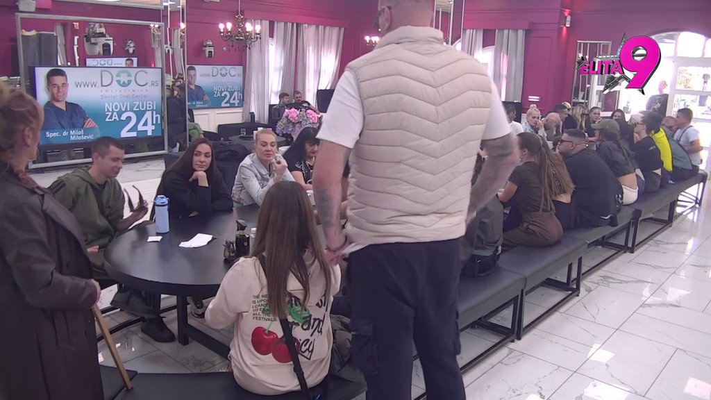 PODIGLA USTANAK: Zorica skočila kao oparena da zaštiti ove cimere od čišćenja, Mama Džehva odmah zavela red! (VIDEO)