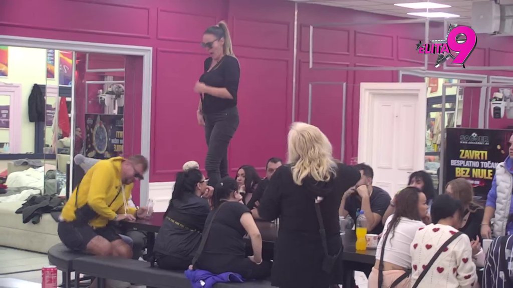 TRESE SE BELA KUĆA! Kačavenda skočila na sto, Zorica joj poručila: Olindrana kobilo! (VIDEO)