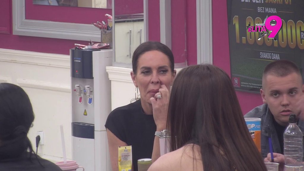 RATOVAO JE SVIMA ZBOG NJE, A FLERTOVAO JOJ JE IZA LEĐA SA... Anđelo stavio Luku na stub srama zbog licemernog ponašanja, Anita ponosna na sebe jer je na samom vrhu ove nezavidne liste! (VIDEO)