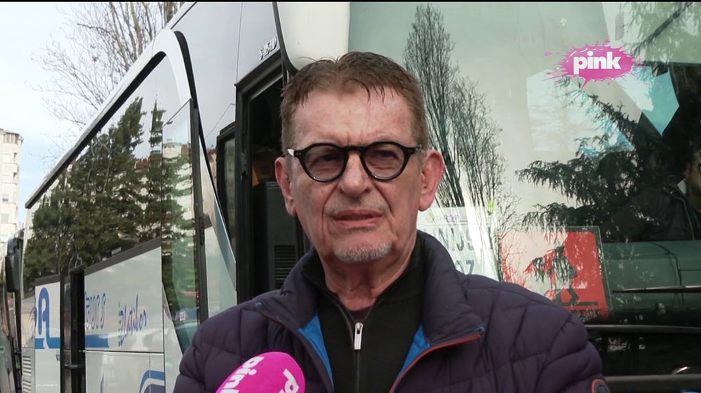 AUTOBUS PUN DEČJEG OSMEHA KRENUO PUT KOPAONIKA! Željko Mitrović ispratio drugu grupu DECE bez roditeljskog staranja na zimovanje i podelio im DUPLE DŽEPARCE (FOTO+VIDEO)