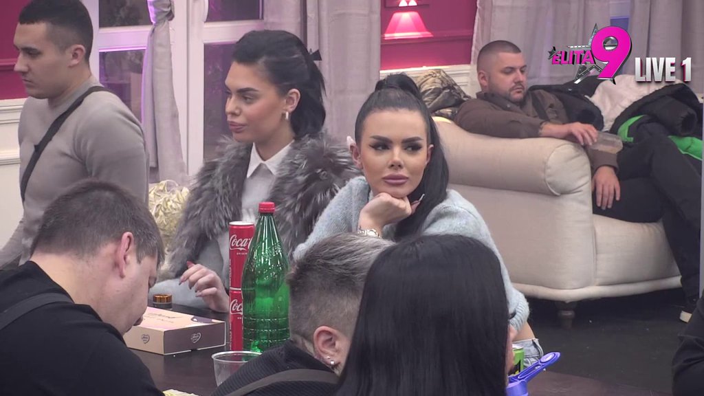 Što peva Nikolijine pesme? Uroš nastavio da raskrinkava navodnu aferu Anite i Relje Popovića, ona raste kao kvasac! (VIDEO)